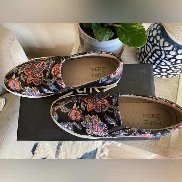 Naturalizer Marianne Brocade Golden Metallic Floral Slip-On Shoe - Picture 7 of 7